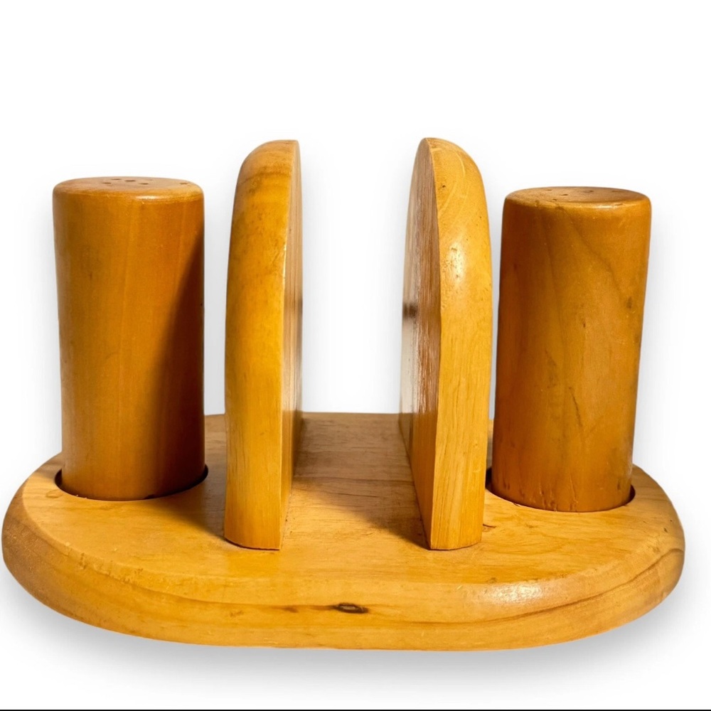 Wooden Napkin Holder, Salt & Pepper Shakers Oval Base. Moms Kitchen VTG Table